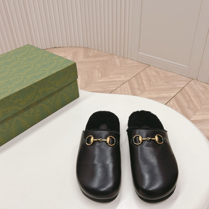 G*u*i slippers
